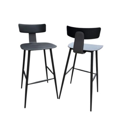 Banqueta tizzy preta detalhe courino cinza