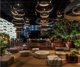 Festas de Aniversário Adulto Sofisticadas: como usar mobiliário lounge para criar ambientes elegantes — Lounges