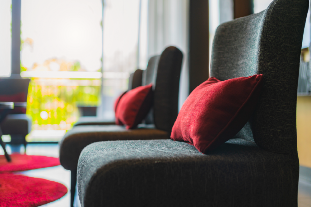 Como escolher o mobiliário ideal para eventos em espaços pequenos sem perder a elegância — Lounges