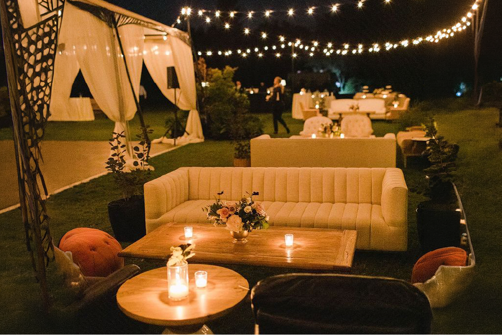 Como montar um lounge premium para eventos noturnos com iluminação e mobiliário estratégico — Lounges